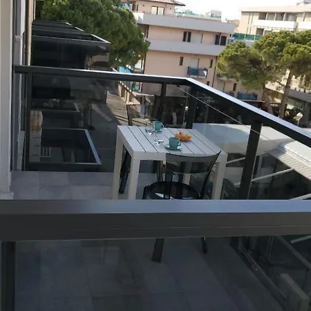 Malibu Apartment *