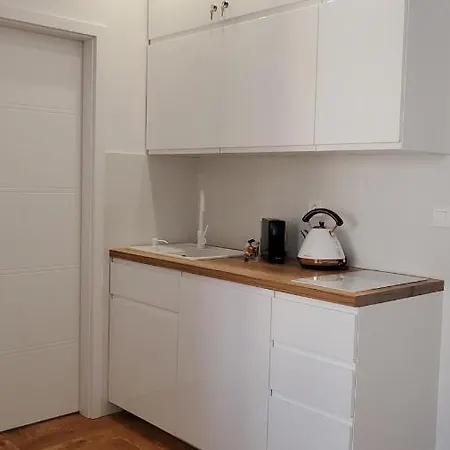 Malibu Apartment *