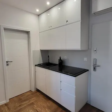 Malibu Apartment *